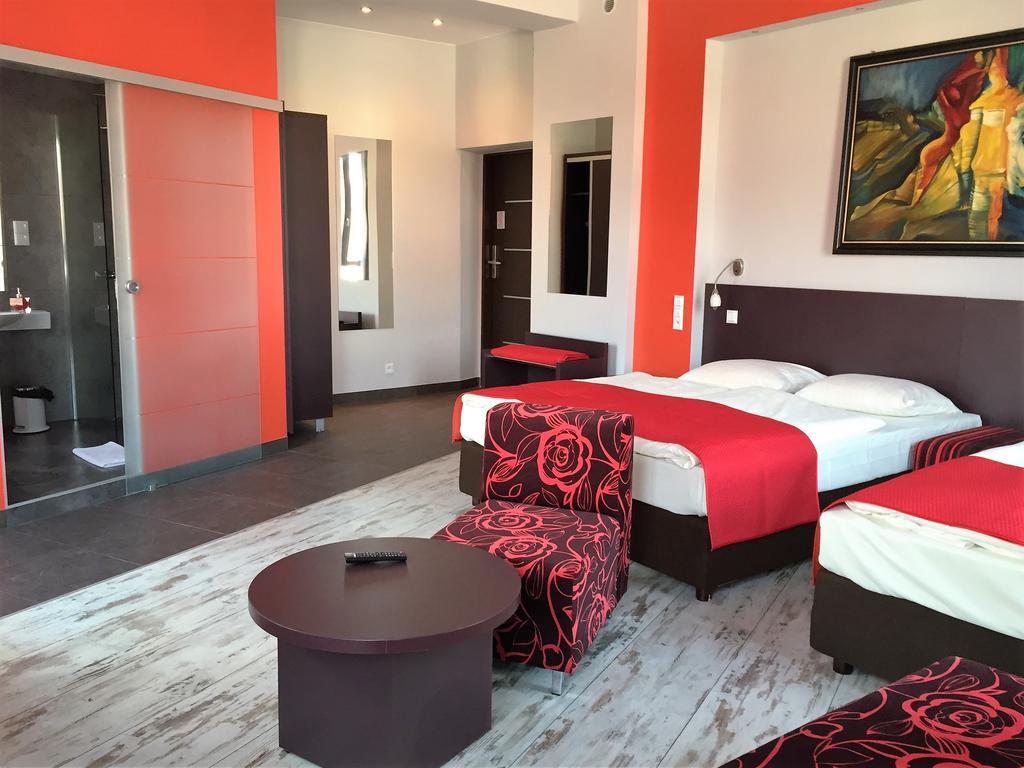 Grand Boutique Hotel - Dawny Hotel Kaliski Ratuszowy Жепин Экстерьер фото