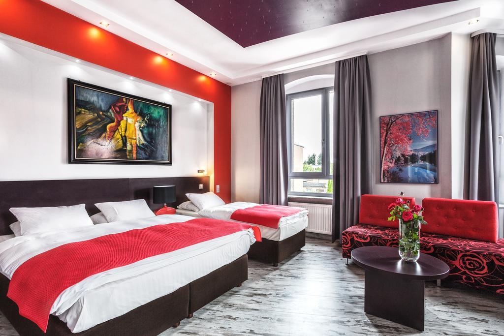Grand Boutique Hotel - Dawny Hotel Kaliski Ratuszowy Жепин Экстерьер фото