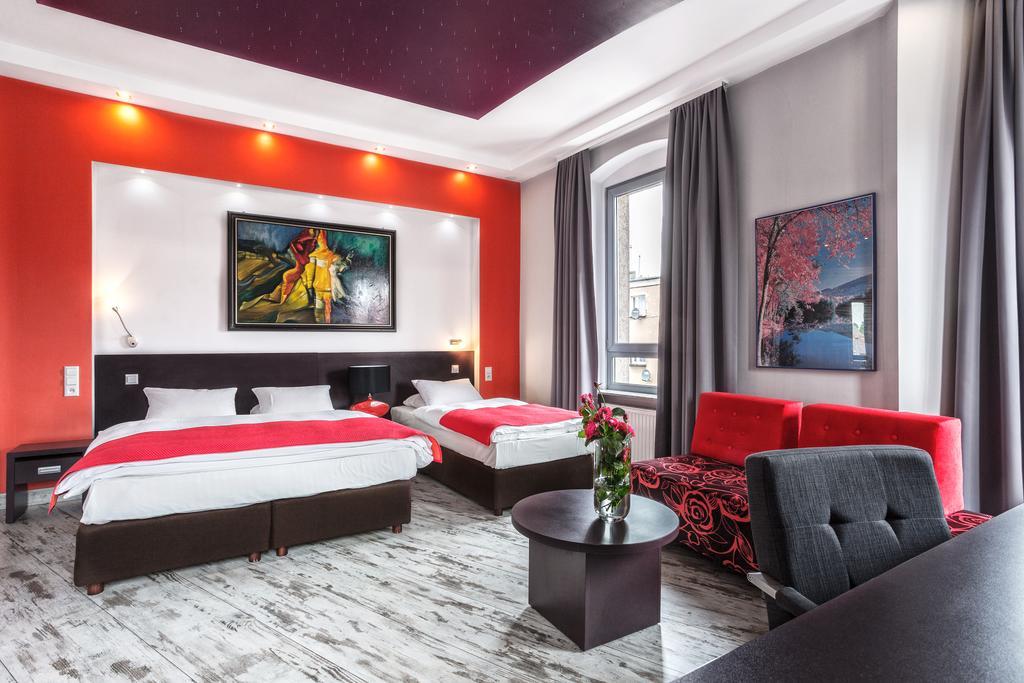 Grand Boutique Hotel - Dawny Hotel Kaliski Ratuszowy Жепин Экстерьер фото