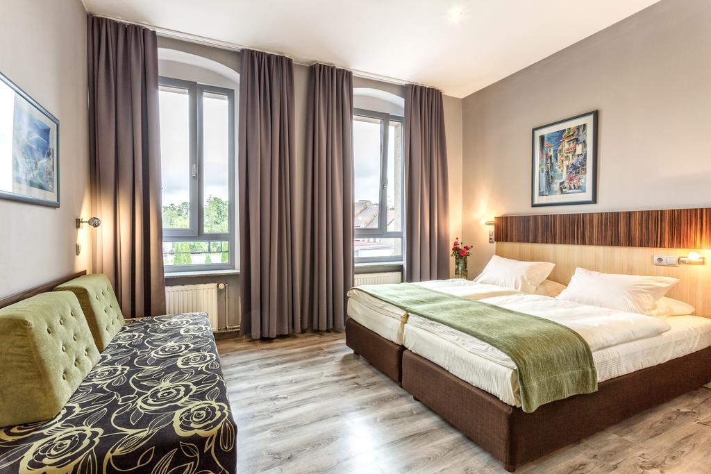 Grand Boutique Hotel - Dawny Hotel Kaliski Ratuszowy Жепин Экстерьер фото