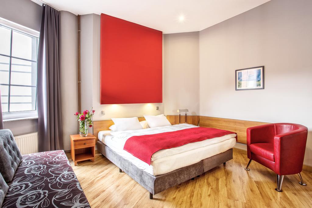 Grand Boutique Hotel - Dawny Hotel Kaliski Ratuszowy Жепин Экстерьер фото
