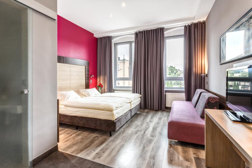 Grand Boutique Hotel - Dawny Hotel Kaliski Ratuszowy Жепин Экстерьер фото
