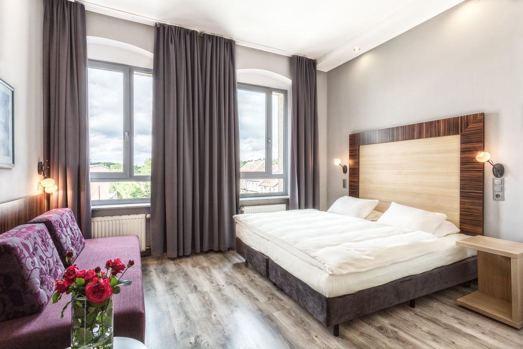 Grand Boutique Hotel - Dawny Hotel Kaliski Ratuszowy Жепин Экстерьер фото