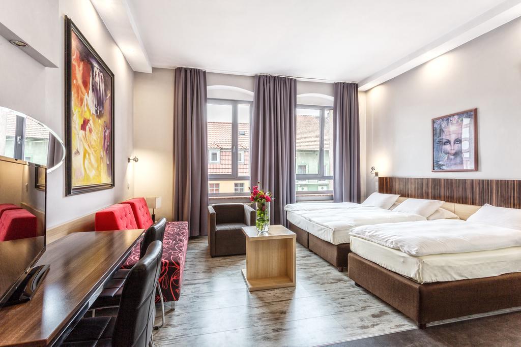 Grand Boutique Hotel - Dawny Hotel Kaliski Ratuszowy Жепин Экстерьер фото
