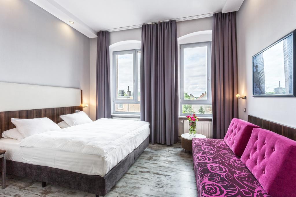 Grand Boutique Hotel - Dawny Hotel Kaliski Ratuszowy Жепин Экстерьер фото