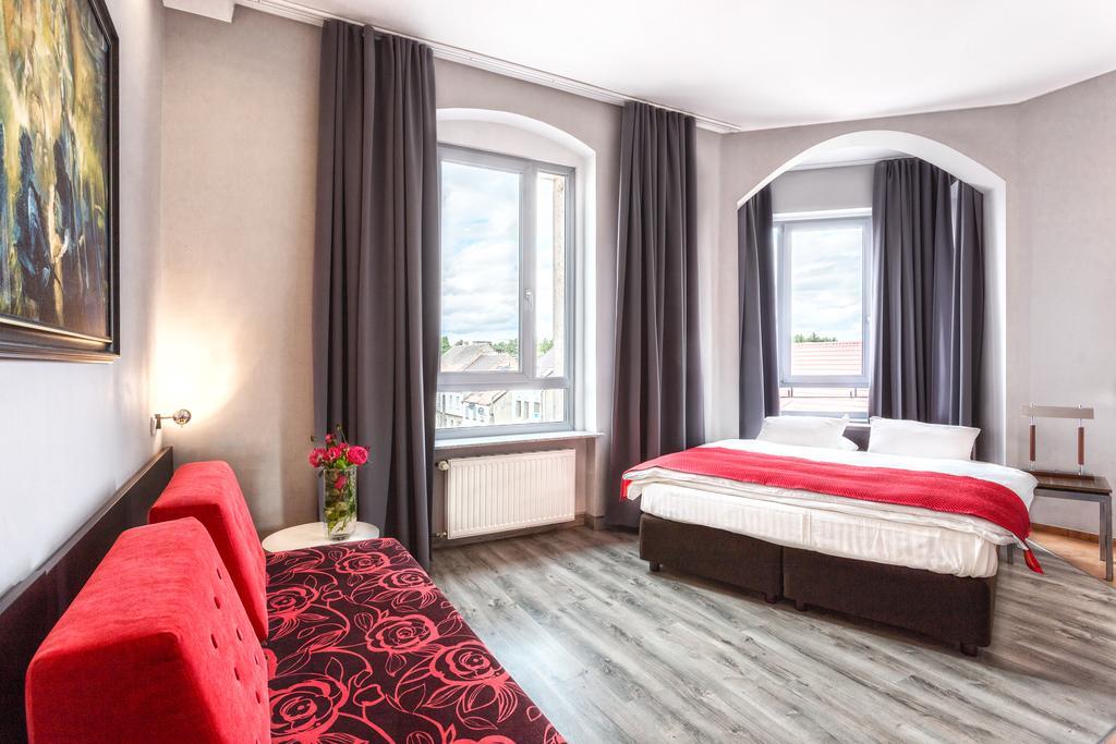 Grand Boutique Hotel - Dawny Hotel Kaliski Ratuszowy Жепин Экстерьер фото