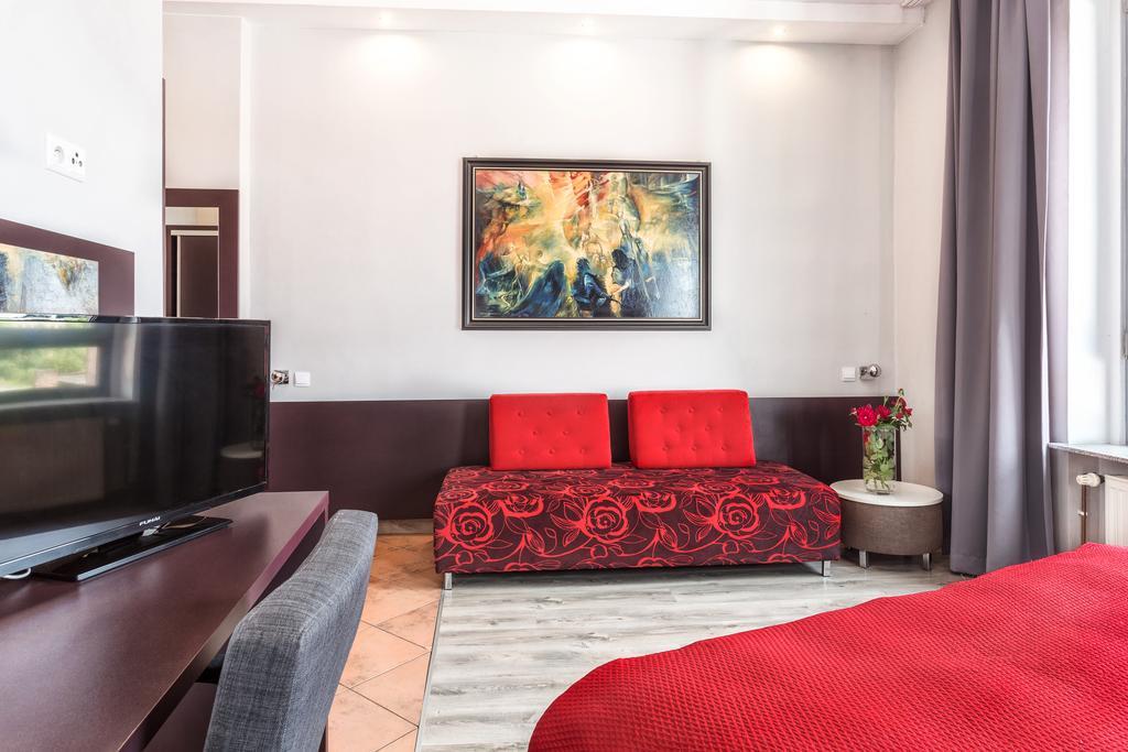 Grand Boutique Hotel - Dawny Hotel Kaliski Ratuszowy Жепин Экстерьер фото